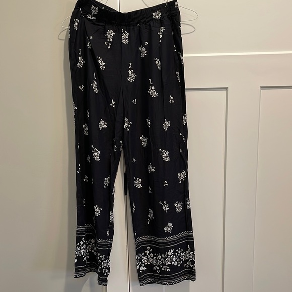 H&M Pants - H&M Black palazzo pants size 8